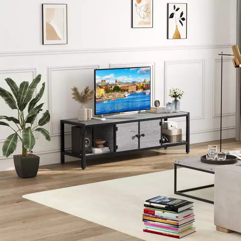 Mobile TV per televisori fino a 65 pollici, grande consolle TV con 2 vani contenitore chiusi e scomparti aperti, centro multimediale in legno con piedini