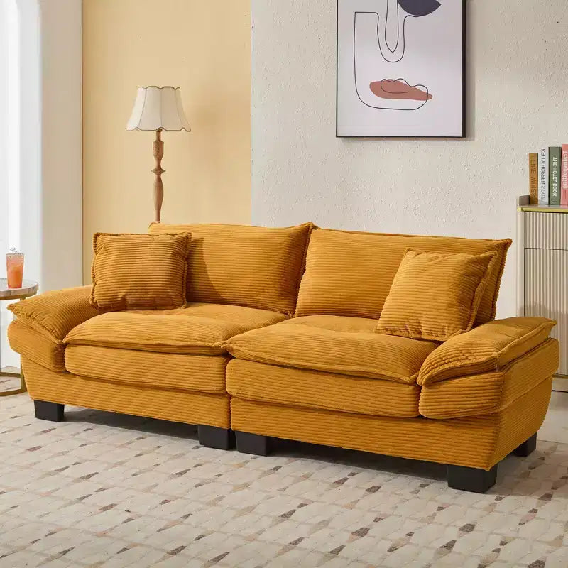 Tapicerowana sofa dwuosobowa z sztruksu, wygodne siedzisko o dużej głębokości, poduszki, do sypialni, salonu i biura, żółta