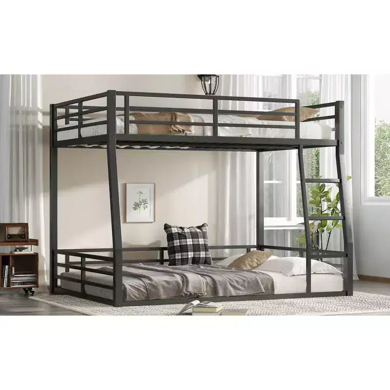 Letto a castello in metallo Full XL sopra Queen per adulti e adolescenti, struttura robusta salvaspazio, sponde di protezione, silenzioso, senza rete, nero