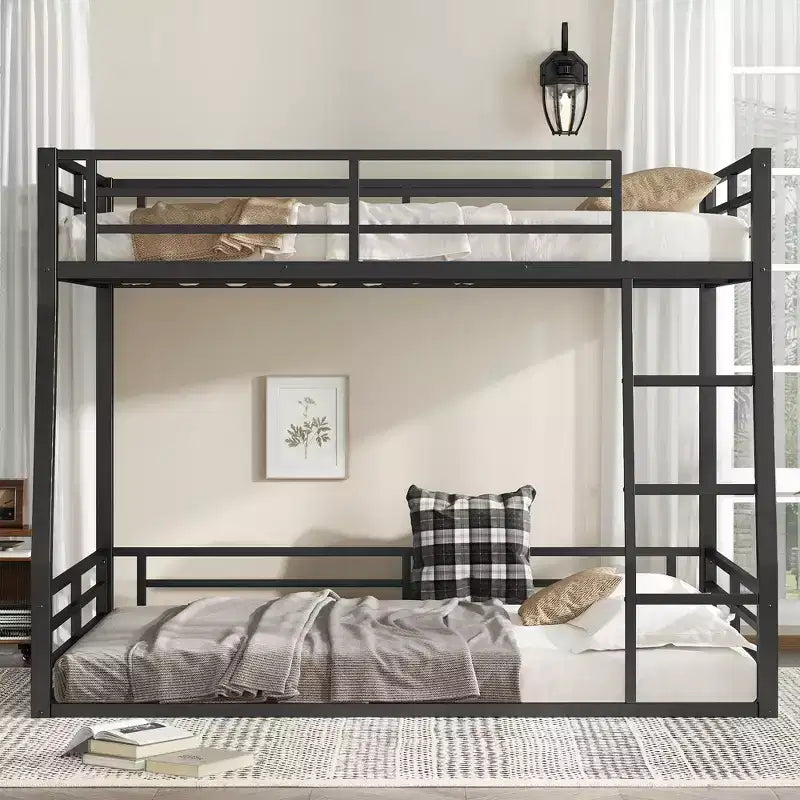 Letto a castello in metallo Full XL sopra Queen per adulti e adolescenti, struttura robusta salvaspazio, sponde di protezione, silenzioso, senza rete, nero
