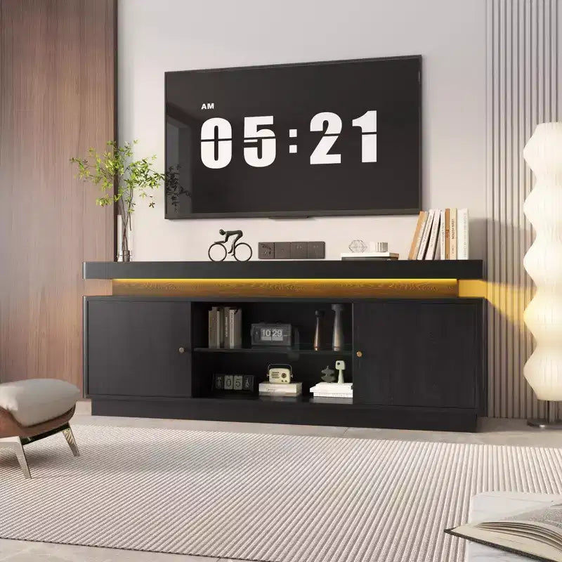 Mobile TV moderno per televisori fino a 65, mobile porta TV in legno da 63'' con ante contenitore, console multimediale per soggiorno o camera da letto