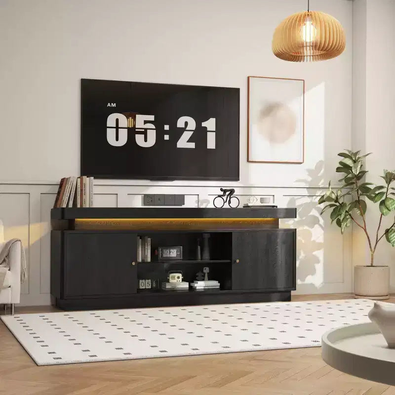 Mobile TV moderno per televisori fino a 65, mobile porta TV in legno da 63'' con ante contenitore, console multimediale per soggiorno o camera da letto