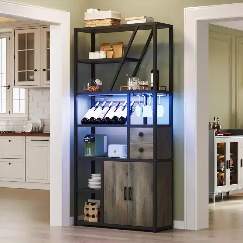 Mobile bar alto da 71 con luce LED, portabottiglie industriale con portabicchieri, mobile bar per liquori con ante, supporto per microonde e scaffale da forno