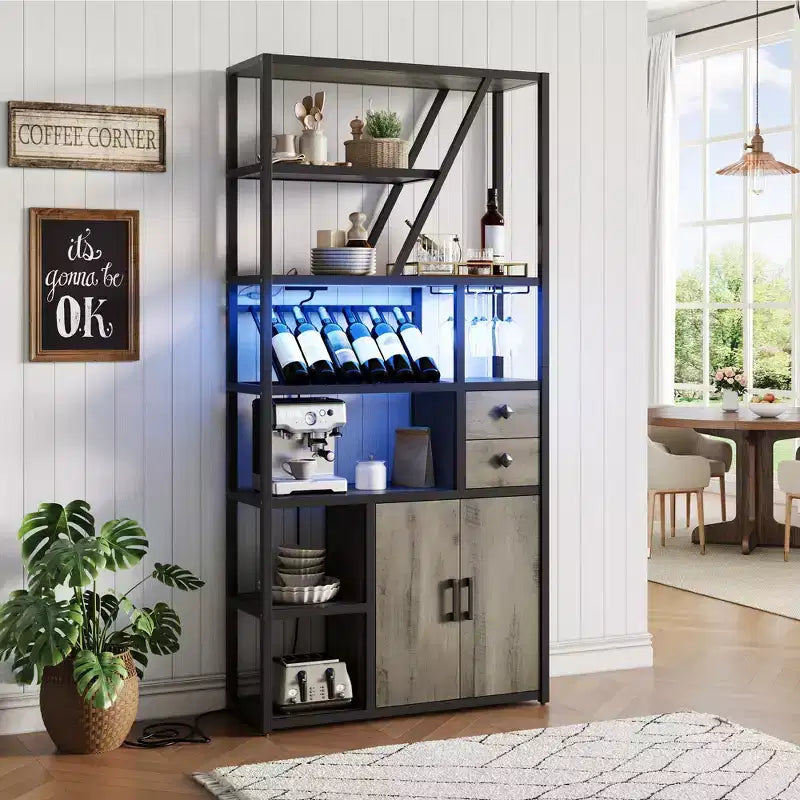Mobile bar alto da 71 con luce LED, portabottiglie industriale con portabicchieri, mobile bar per liquori con ante, supporto per microonde e scaffale da forno