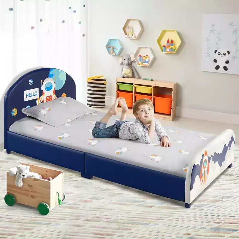 Letto a piattaforma imbottito per bambini, singolo, in legno, con motivo di astronauta